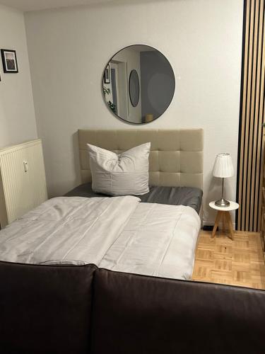 Llit o llits en una habitació de Wohnung im Zentrum der Dresdner Neustadt mit Außenstellplatz