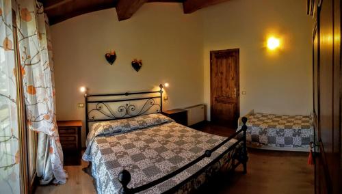 Кровать или кровати в номере Azienda Agrituristica Il Poggetto Delle Spighe
