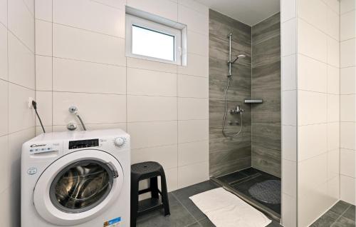 2 Bedroom Beautiful Home In Lepoglavaにあるバスルーム