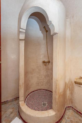 Un baño de Riad Amalia
