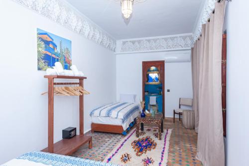 Una cama o camas en una habitación de Riad Amalia