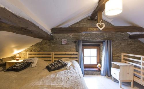 מיטה או מיטות בחדר ב-Le Cottage du Roy