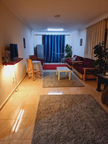 Cairo Nasr City - 15minutes from Airport - private single room with shared bathroom - غرفة مفردة خاصة مع حمام مشترك - chambre simple privée avec salle de bain partagée - одноместный отдельный номер с общей ванной комнатой -