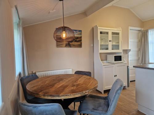 Afbeelding uit fotogalerij van Vakantiewoning de Wilg met grote tuin in Meliskerke