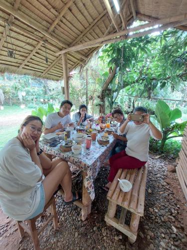 Επισκέπτες που μένουν στο Ban Suan Nai Fun Homestay