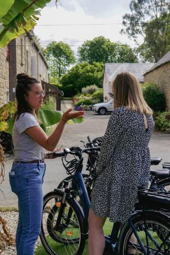 two women are standing next to a bike at Nawenn locations - maison du bonheur in La Landec