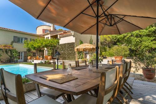 Πισίνα στο ή κοντά στο Provencal bastide with heated pool near Alpilles and Luberon