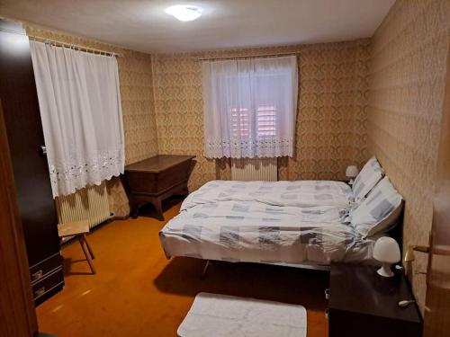 a small bedroom with a bed and a window at casetta in montagna in Mocenigo