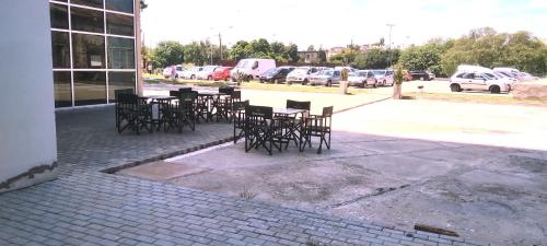 a group of chairs and tables sitting outside of a building at Apartamento en piso 22 , con increíble vista! Ramón Bautista Mestre 1850, ANTIGUA CERVECERÍA CÓRDOBA in Cordoba