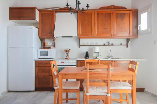 Gallery image of 2BR Fully Equiped Cottage Home - Near the Beach in Agios Ioannis Tinos
