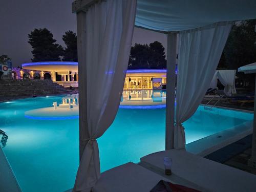 Gallery image of O Paradise beach Resort and Spa in Magoúla