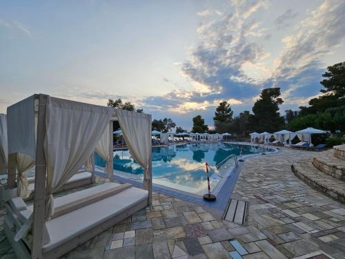 Gallery image of O Paradise beach Resort and Spa in Magoúla
