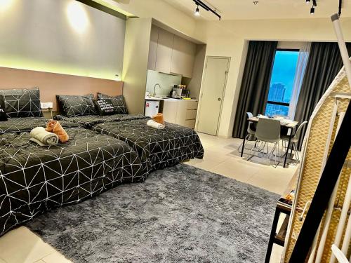 Ένα ή περισσότερα κρεβάτια σε δωμάτιο στο Tamarind suite cyberjaya, 2 Queen beds