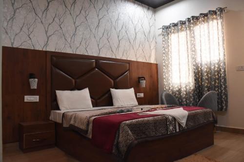 Ліжко або ліжка в номері Hotel Vedic Inn