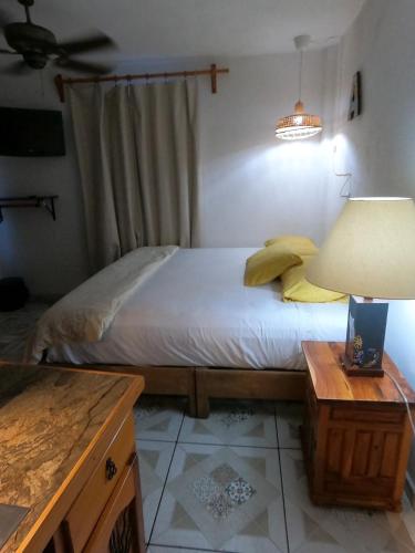 En eller flere senge i et værelse på Chalet la Adornada