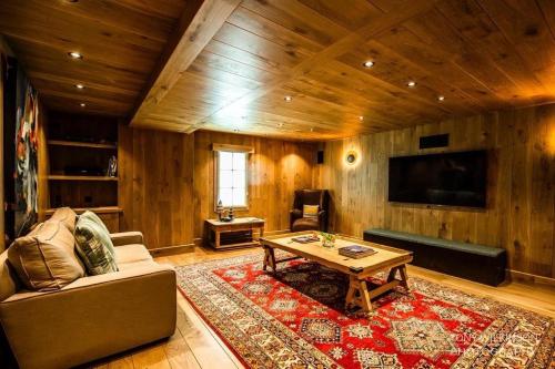 L'Illaz - 4 bedrooms, log fire