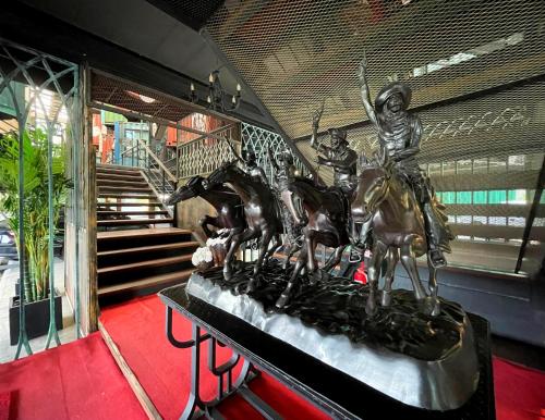 a statue of a group of people riding horses at Nights in A Box in Ban Muang (1)