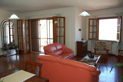 Χώρος καθιστικού στο Appartamento con terrazza vista mare a Maladroxia C51