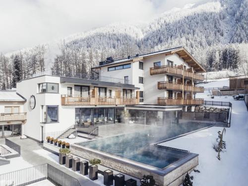 Nespecifikovaný výhled na hory nebo výhled na hory při pohledu z hotelu