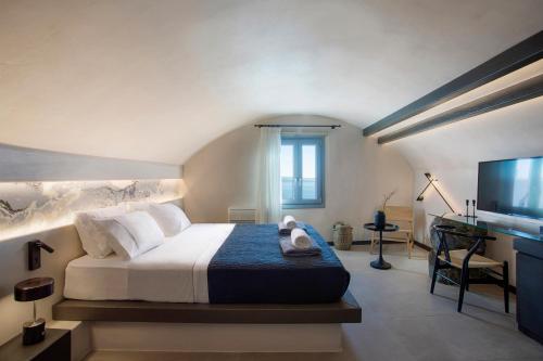 Giường trong phòng chung tại ArmonOia Suites