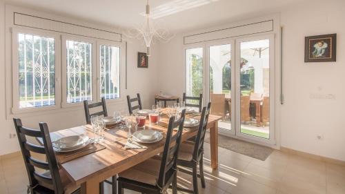 Alquiler Villa en la Playa de Cambrils para 10 personas con AC, parking y WIFI