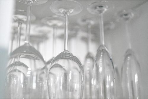 a row of wine glasses hanging from a ceiling at Ferienwohnung für 4: WiFi, Küche, Netflix, Zentral in Bad Neuenahr-Ahrweiler