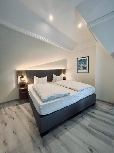 Postel nebo postele na pokoji v ubytování Hotel-Restaurant Zum Schwanen