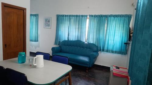 Un lugar para sentarse en Deer Suites and Spa- Rock Beach White Town Zone , French Quarter, Pondicherry