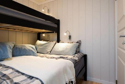 Giường trong phòng chung tại Fritidsleilighet i Vikinggrenda