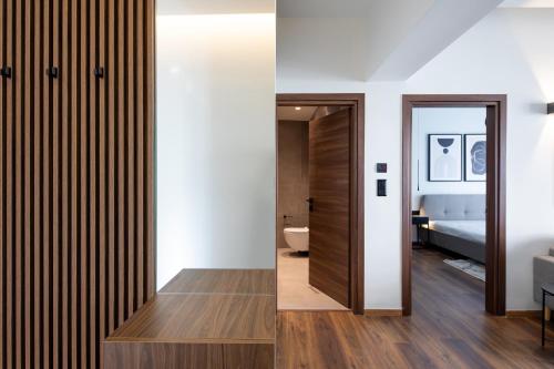 Ant16 - New York Stylish Design in Athens