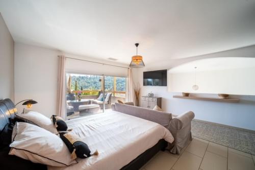 Ένα ή περισσότερα κρεβάτια σε δωμάτιο στο Villa Noham