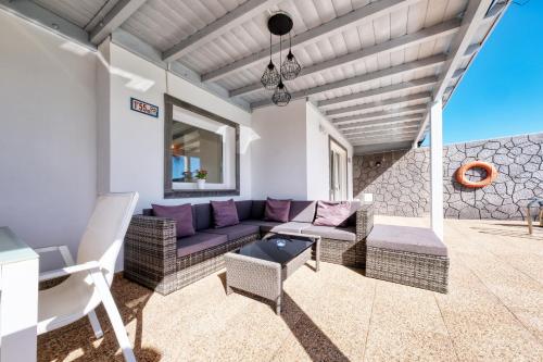 Blue Waves House - Heated Pool, BBQ and Bicycles By Lanzarote Vacation Homes