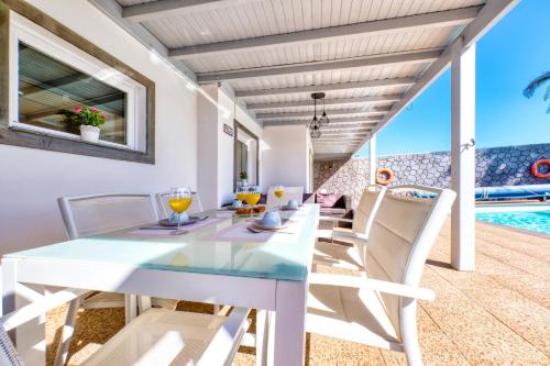 Blue Waves House - Heated Pool, BBQ and Bicycles By Lanzarote Vacation Homes