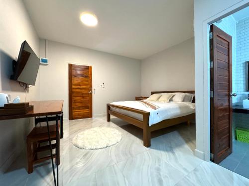 Ένα ή περισσότερα κρεβάτια σε δωμάτιο στο บ้านกานดา