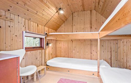 Katil atau katil-katil dalam bilik di Amazing Home In Roslev With Sauna