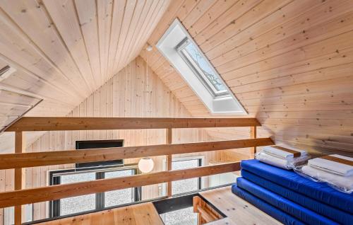 Katil atau katil-katil dalam bilik di Amazing Home In Roslev With Sauna
