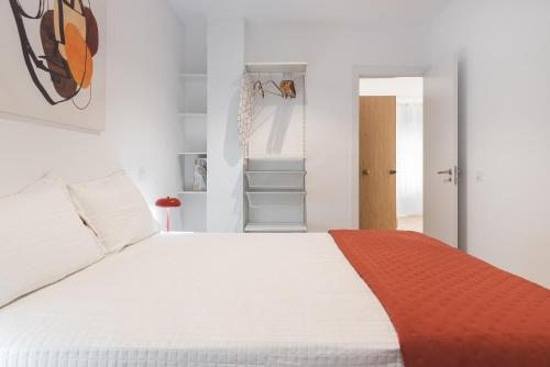 Postel nebo postele na pokoji v ubytování Home2Book Comfy & Chic Apartment near the Beach