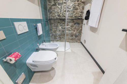 a bathroom with a toilet and a shower at Mirabel Apartments Moneglia - Cinque Terre in Moneglia