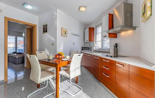 Beach Front Home In Medulin With Wifi