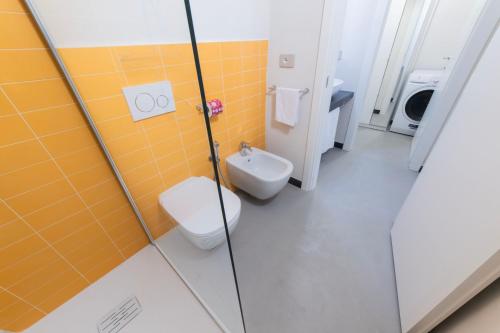 a bathroom with a toilet and a sink at Mirabel Apartments Moneglia - Cinque Terre in Moneglia