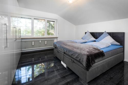 a bedroom with a bed and a window at In der Leite in Oberstdorf