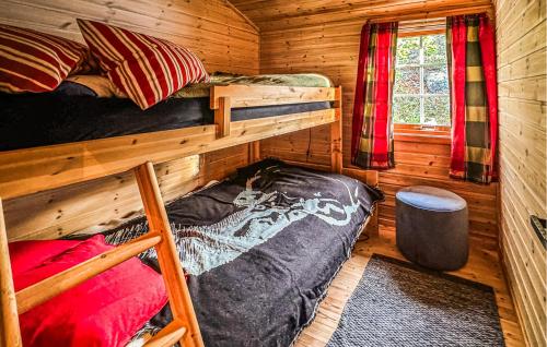 a bedroom with two bunk beds in a log cabin at Awesome Home In Fevg With Wi-fi in Fevåg