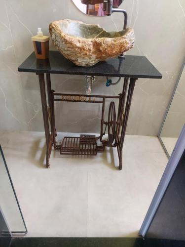 a sink on a table in a bathroom at HOSTEL BADULACK in Capitólio