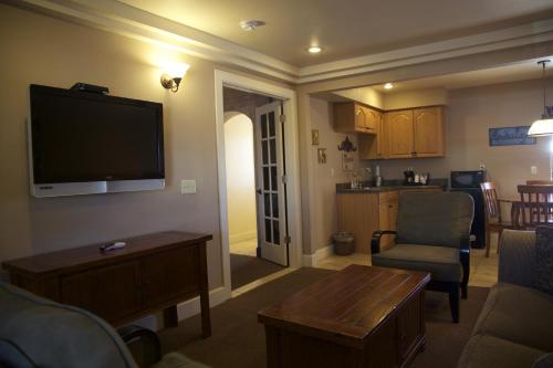 a living room with a flat screen tv on the wall at The Lodge on Route 66 in Williams