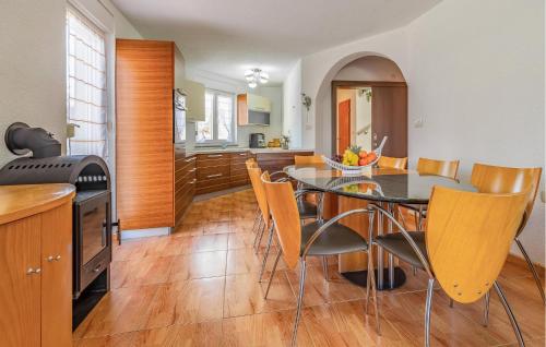 Beach Front Home In Medulin With Wifi