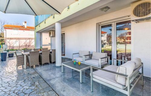 Beach Front Home In Medulin With Wifi