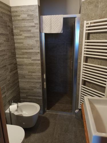 Koupelna v ubytování Foresteria B&B Vecchiascuola Pianazzola