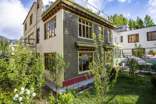Κήπος έξω από το Rainbow Holiday Home