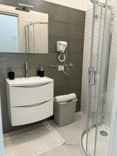 a bathroom with a sink and a shower at B&B Il Sogno in Lamezia Terme