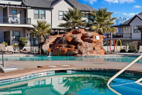 Bazén v ubytování 31| Pool Palace in St George with Snow Canyon View nebo v jeho okolí